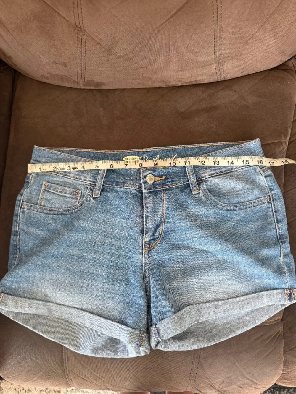 Old Navy Boyfriend Denim Shorts Women’s Size 6 Light Wash Mid Rise Rolled Cuff